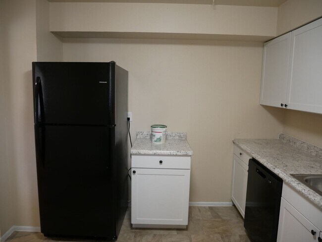 Foto del edificio - 3 Bedroom Tri Level Home Available Now!