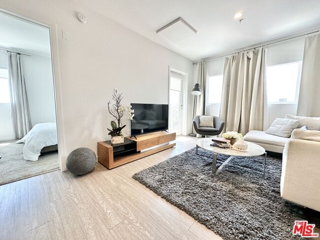 Foto del edificio - 11405 Chandler Blvd