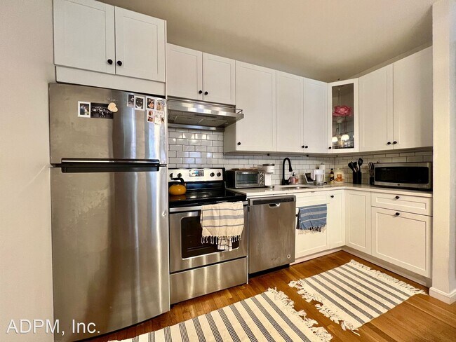 Building Photo - 2 br, 1.5 bath House - 402 Bunker Hill Str...