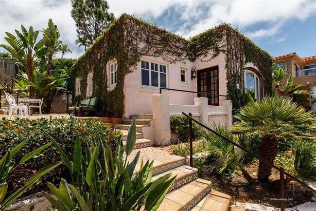 Building Photo - Gorgeous historical single famoly house wi...