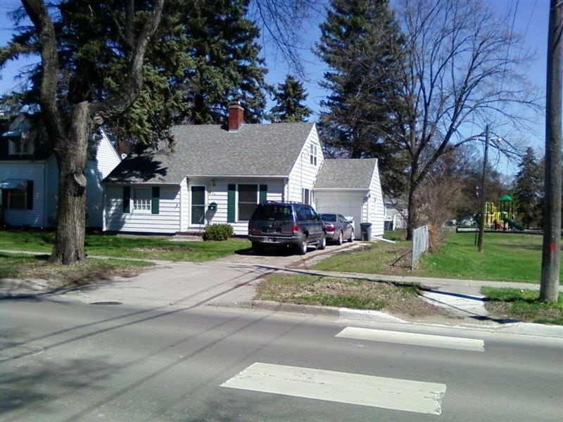 Primary Photo - 3 Bedroom 2 Bath South Moorhead