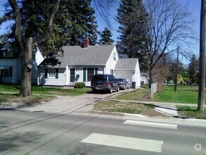 Building Photo - 524 5th St S