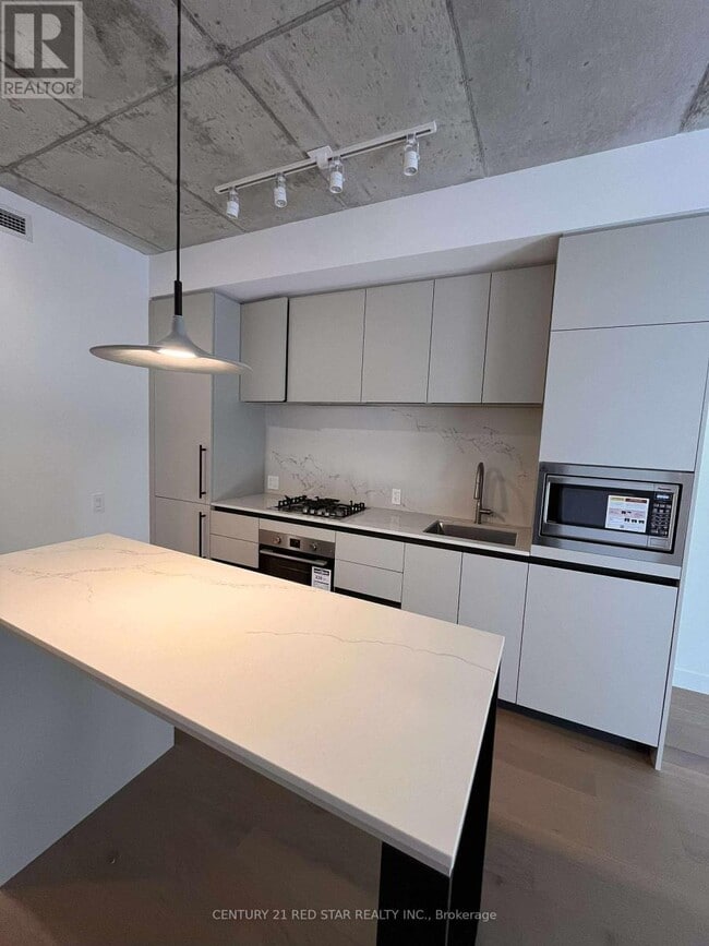 Photo du bâtiment - 1720 Bayview Ave