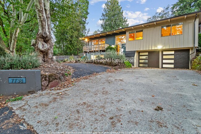 Building Photo - Portland Living at its Finest: Mid-Century...