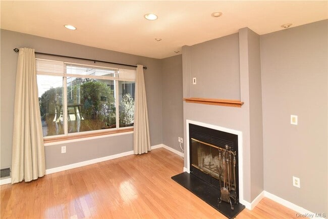 Foto del edificio - 1403 Eagles Ridge Rd