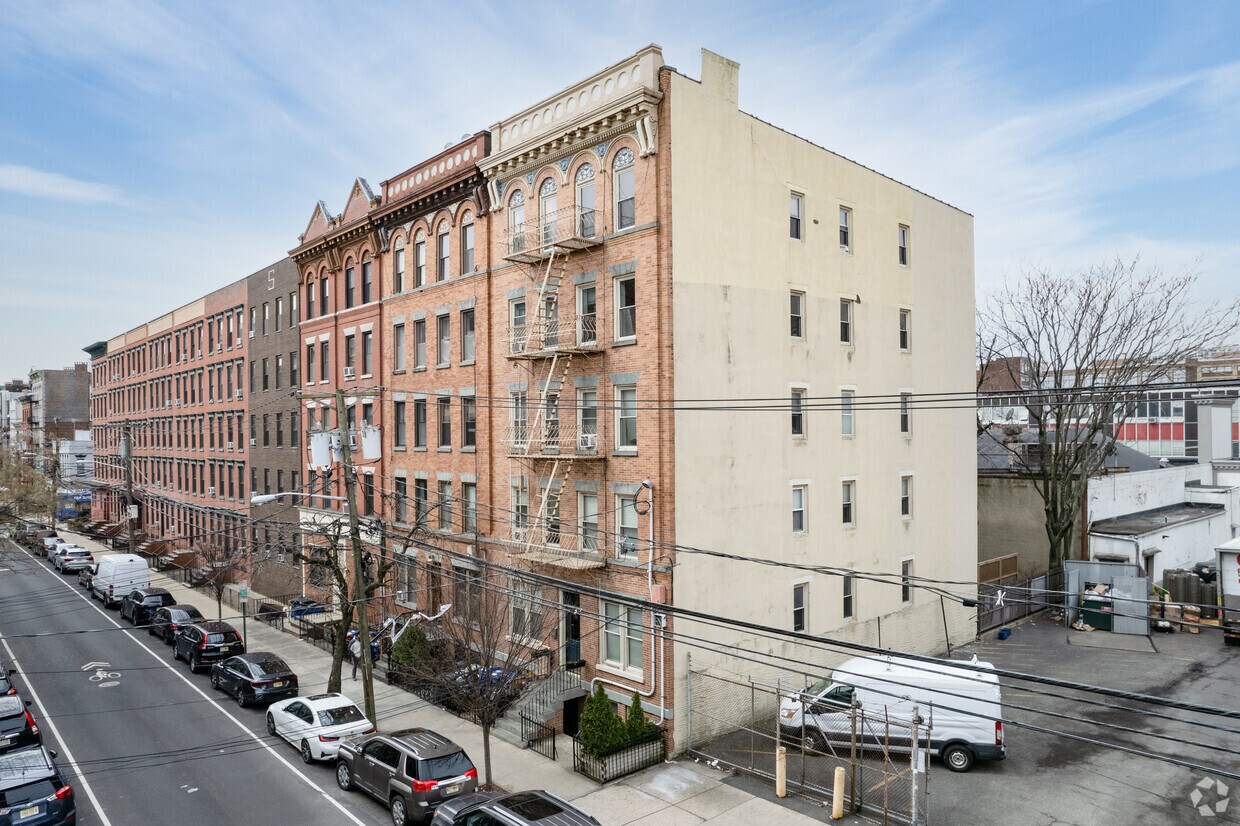 Foto principal - 818 Willow Ave