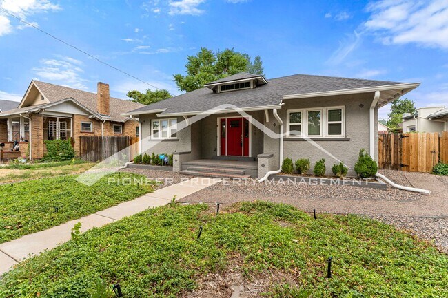 Foto del edificio - Beautiful Home With Central A/C, Enclosed ...