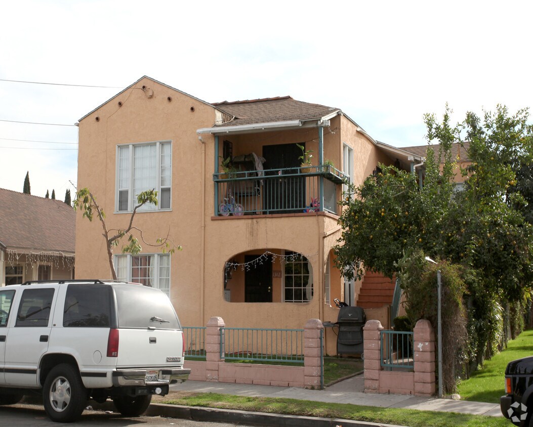 Primary Photo - 1310 E Hellman St