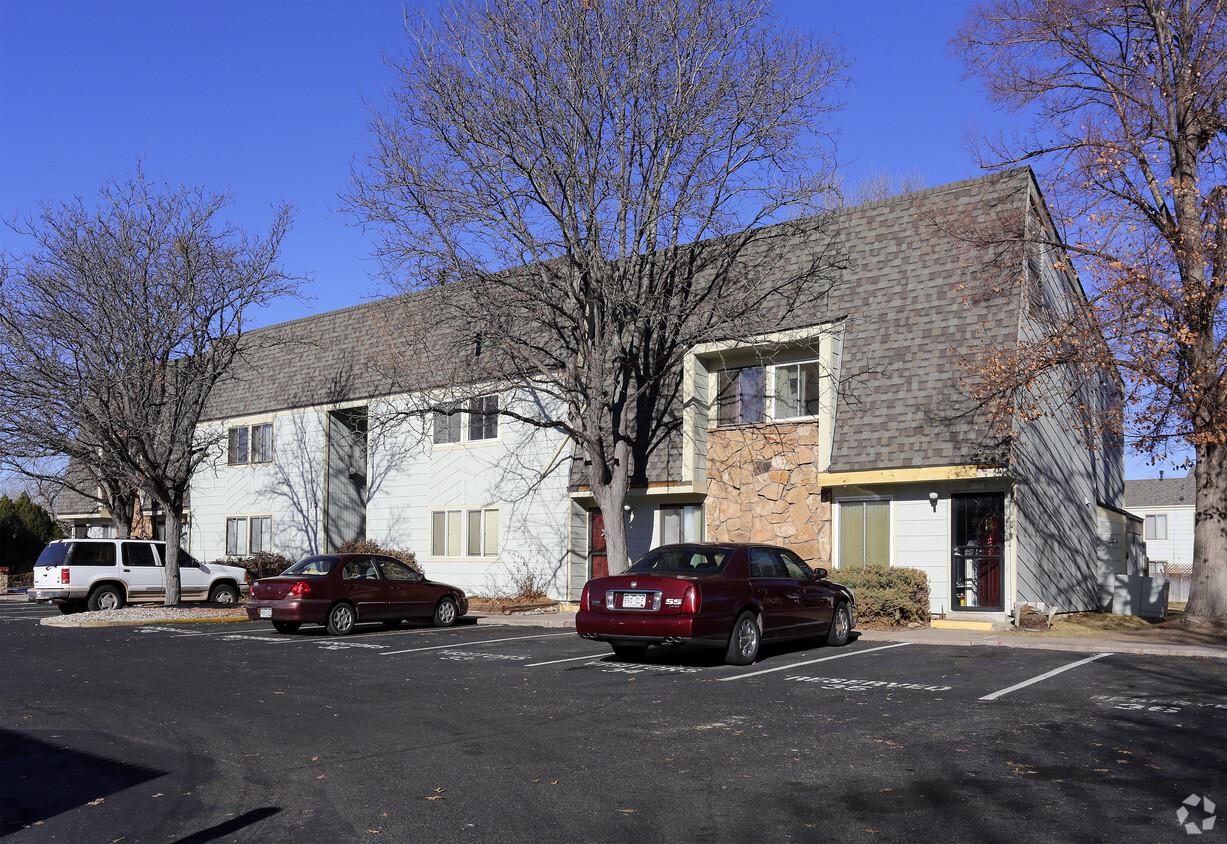 Primary Photo - Buckingham Oaks