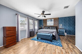 Building Photo - 6514 Vialinda Dr