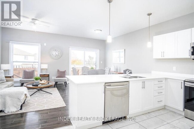 Building Photo - 439 Athlone Ave