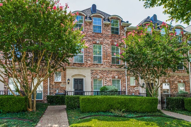 Building Photo - Easy walking distance to SMU campus!