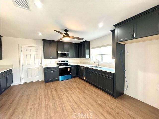 Foto del edificio - 14062 Carfax Ave