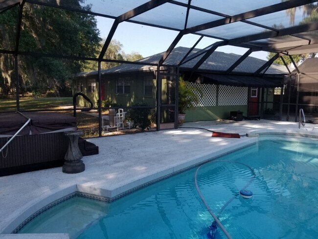 Foto del edificio - 1165 Fox Creek Dr