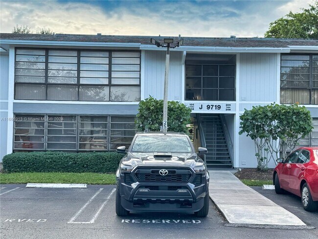 Building Photo - 9719 Hammocks Blvd