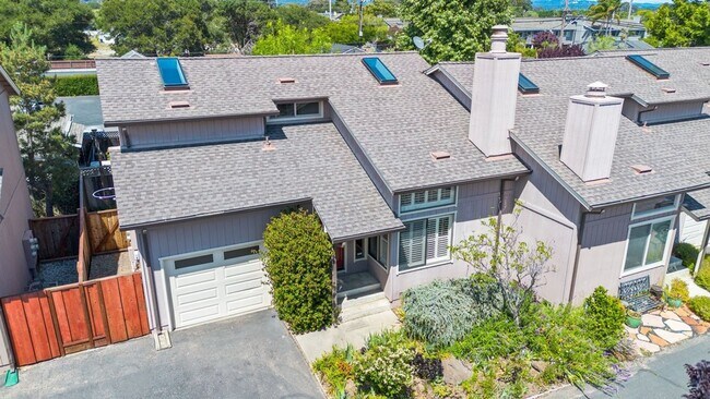 Building Photo - 755 7th Ave