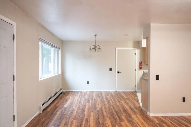 Building Photo - 5565 Cottonwood Dr