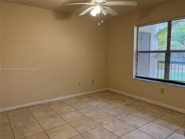 Foto del edificio - 4261 W McNab Rd
