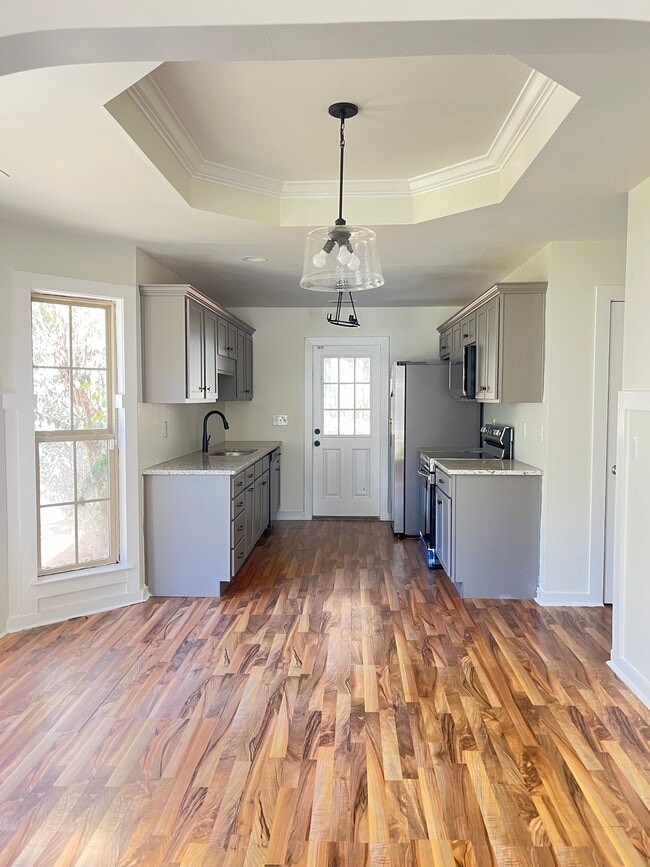 Building Photo - 9458 Brook Forest Cir