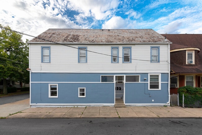 Building Photo - 2050 Robin St