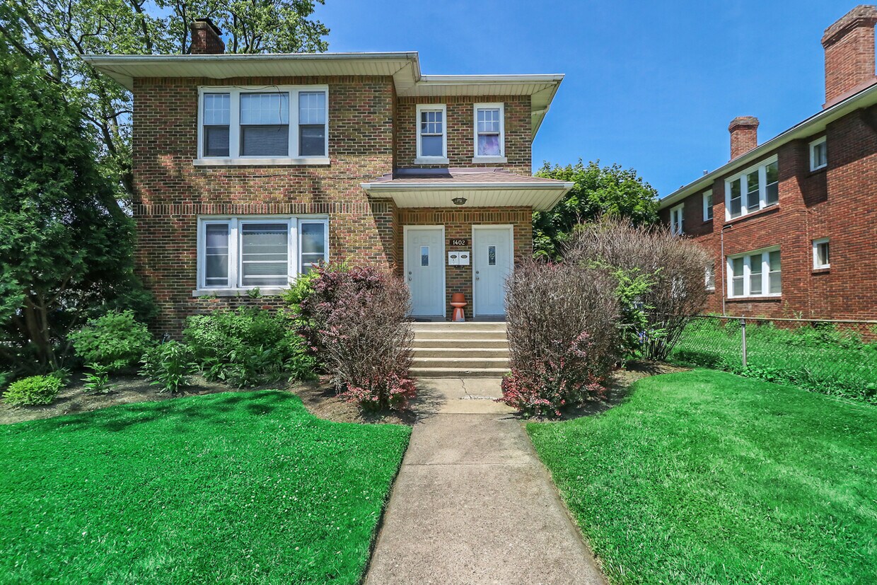 1402 N Jackson St, Waukegan, IL 60085 Townhome Rentals in Waukegan IL