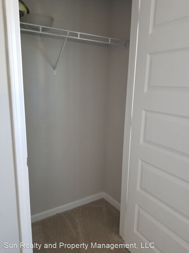Building Photo - 4 br, 2 bath House - 1329 Majesty Loop