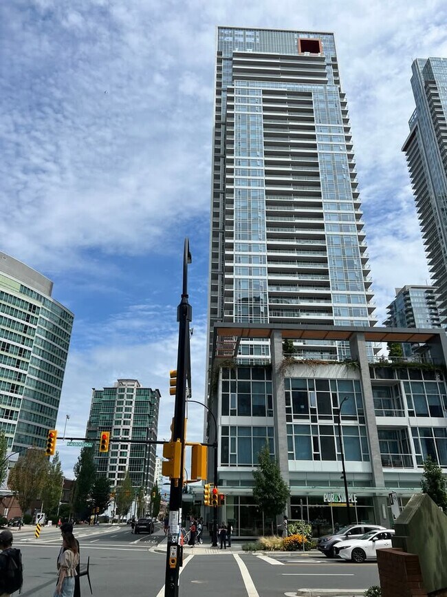 Photo du bâtiment - 6080 McKay Ave