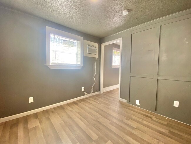 Building Photo - 2123 21st St