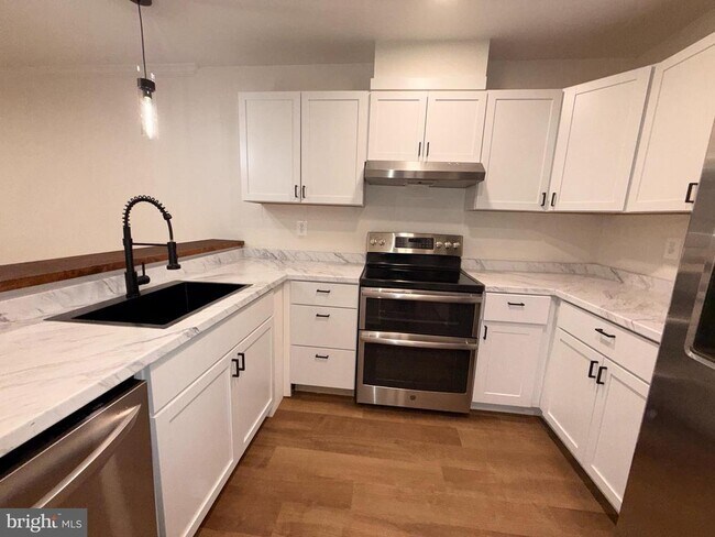 Building Photo - 1340 Rigbie Hall Ct