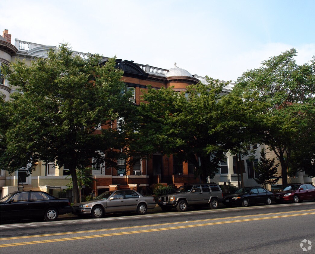 Building Photo - 1834 Calvert St NW