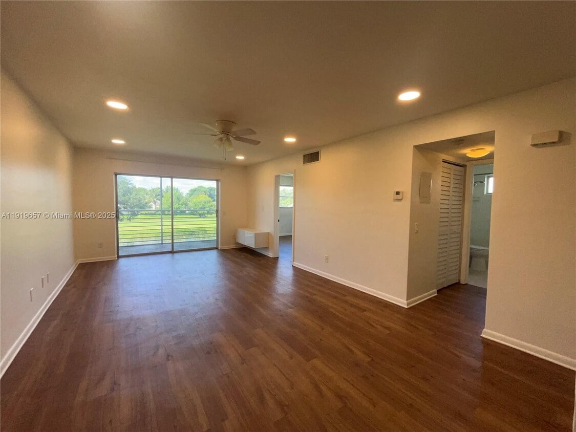 Foto principal - 2471 SW 82nd Ave