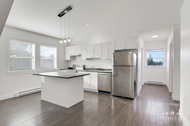 Building Photo - 1 Bed, 1 Bath Coach House with Den for Rent in Langley!