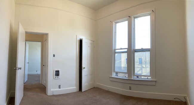 Building Photo - 307 5th Ave