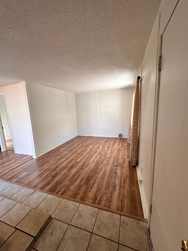 Building Photo - Two Bedroom, One Bathroom House