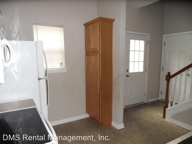 Building Photo - 3 br, 2.5 bath House - 1074 Martin Rd