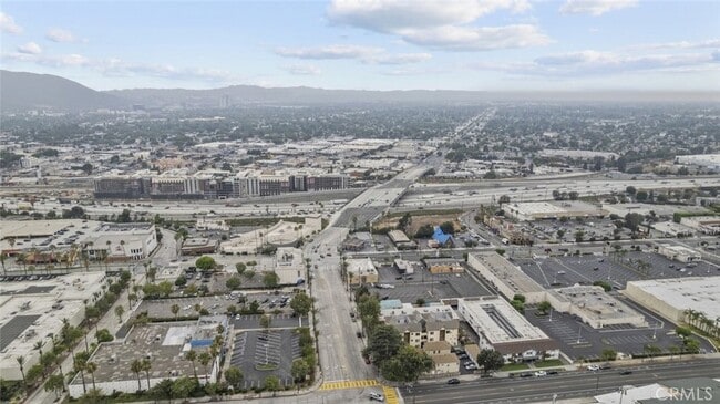 Building Photo - 231 E Burbank Blvd