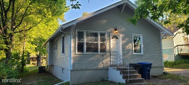 Building Photo - 3 br, 1 bath House - 2736 Mondamin Ave
