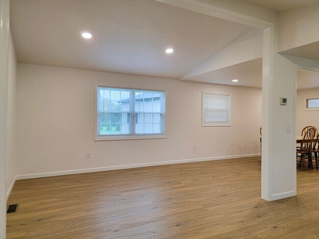 Building Photo - 1080 W Swartzville Rd
