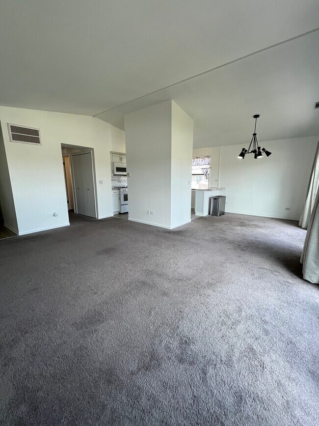 Foto del edificio - 5820 Wilshire Ct