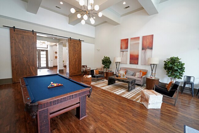 Mesa de billar y salón comunitario - Residences at River Park West