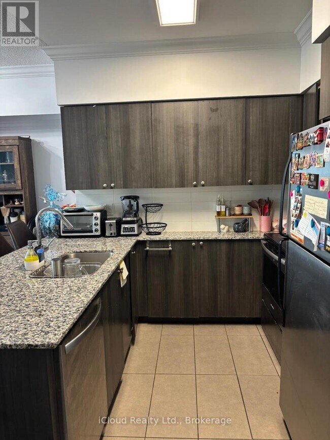 Building Photo - 1235 Bayly St