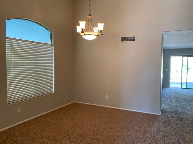 Foto del edificio - COMING SOON! Beautifu;l 4Bed/2.5Bath, Private Pool Home!