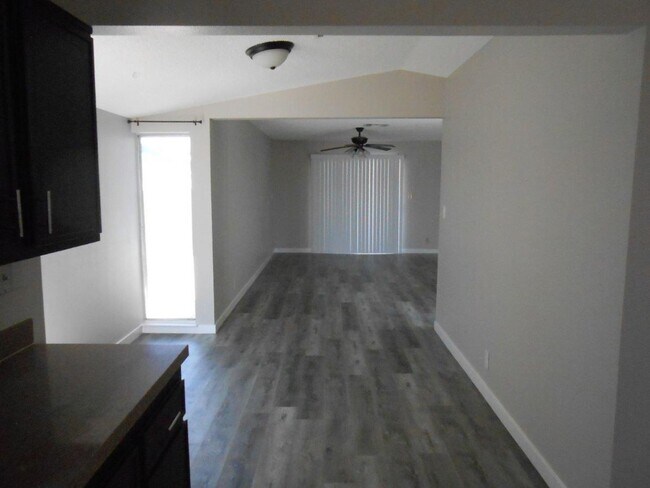 Foto del edificio - Spacious Single Story Home near Lake Mead ...