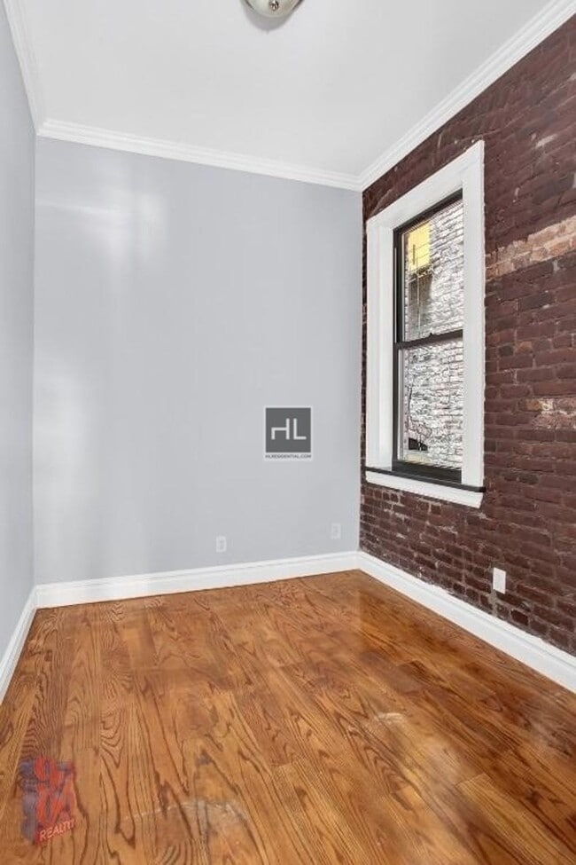 Building Photo - Leroy Street