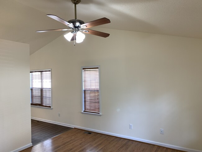 Lado izquierdo - 1129 Woodbriar Street