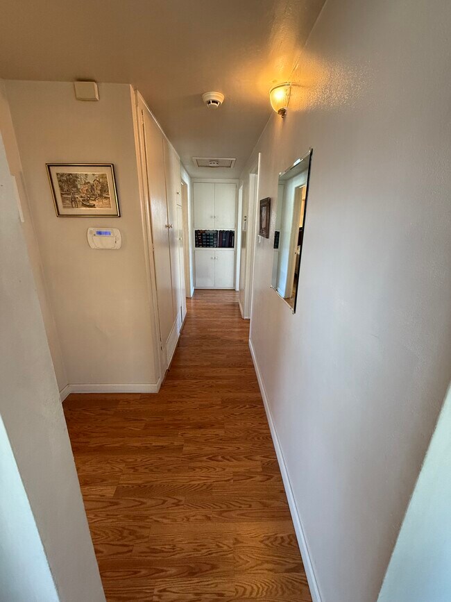 Foto del edificio - 8917 Reydon St