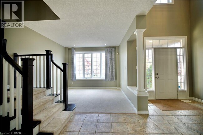 Photo du bâtiment - 711 Cedar Bend Dr