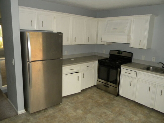 Kitchen - 2128 Breton Rd SE