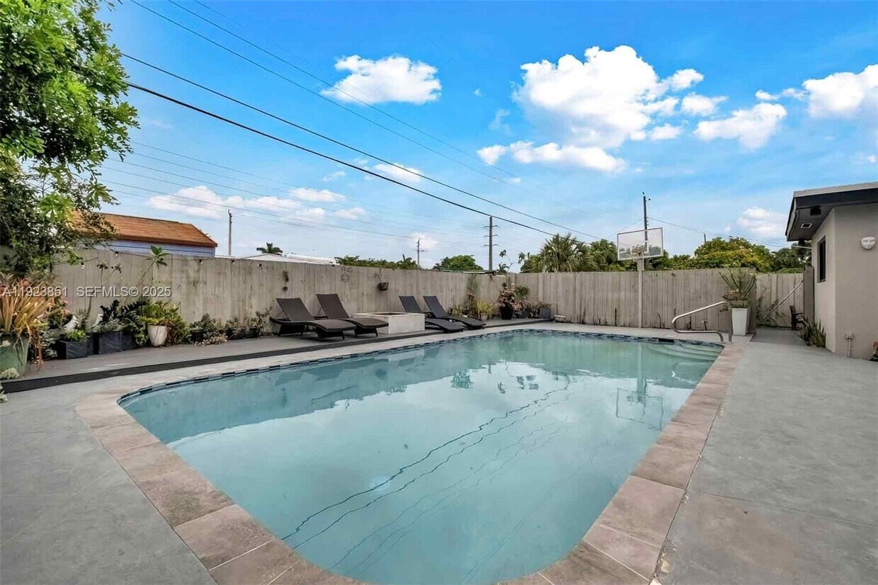 Photo - 530 NW 39th Street 1, Oakland Park, FL 33309