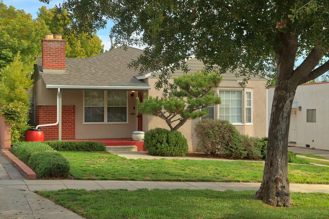 Building Photo - 1252 Thompson Ave